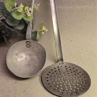 letmetal-suppeøse-hulske-gamle-køkkenredskaber